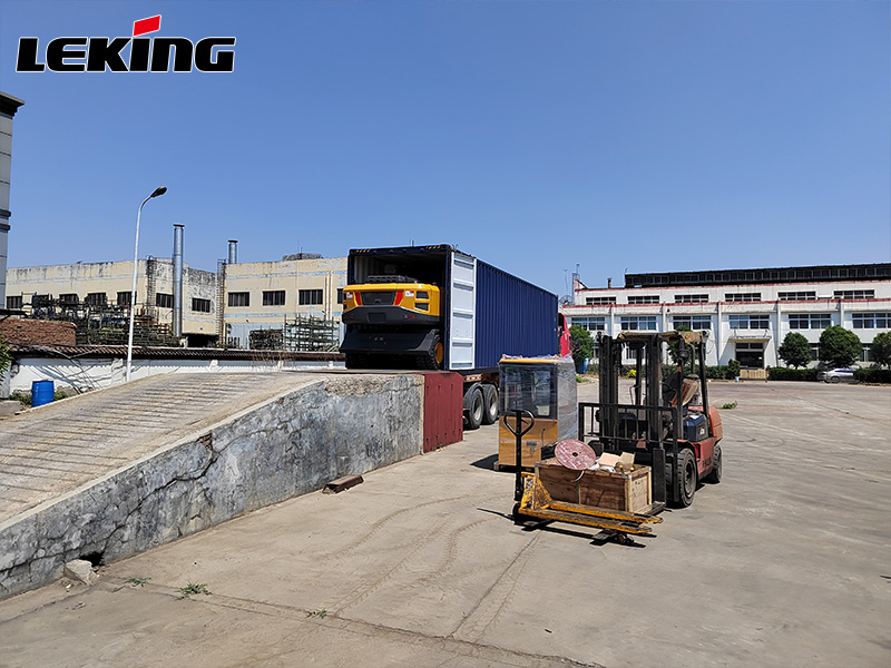 KV90 Wheeled Excavator Loading KV90 Wheeled Excavator Loading