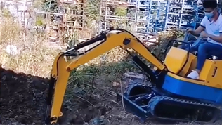 KE12 Electric Excavator Digging Holes