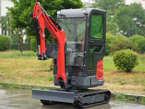 Although operating an excavator is simple, experience must be gained through practice!
